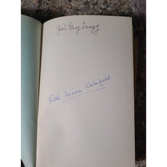 SIGNED Toll House Cook Book by Ruth Wakefield (inventor of CHOCOLATE CHIP COOKIE - Picture 2 of 7